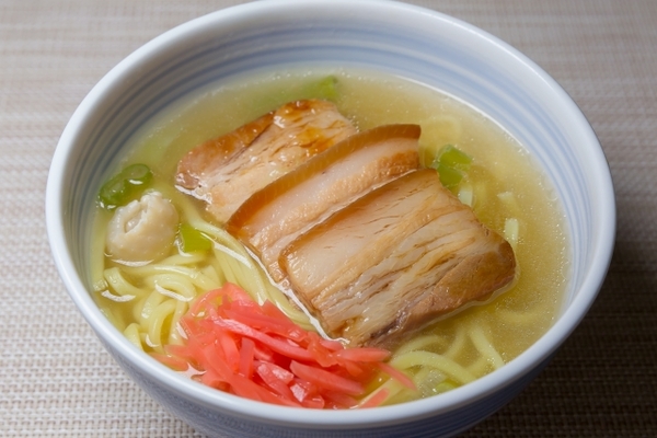 ソーキそばの人気店を厳選6選！沖縄そばとの違いも解説！のイメージ